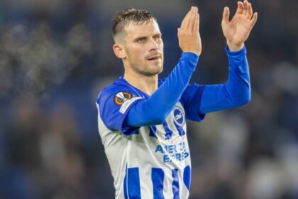 Pascal Gross se despidió del Brighton luego de 7 temporadas.